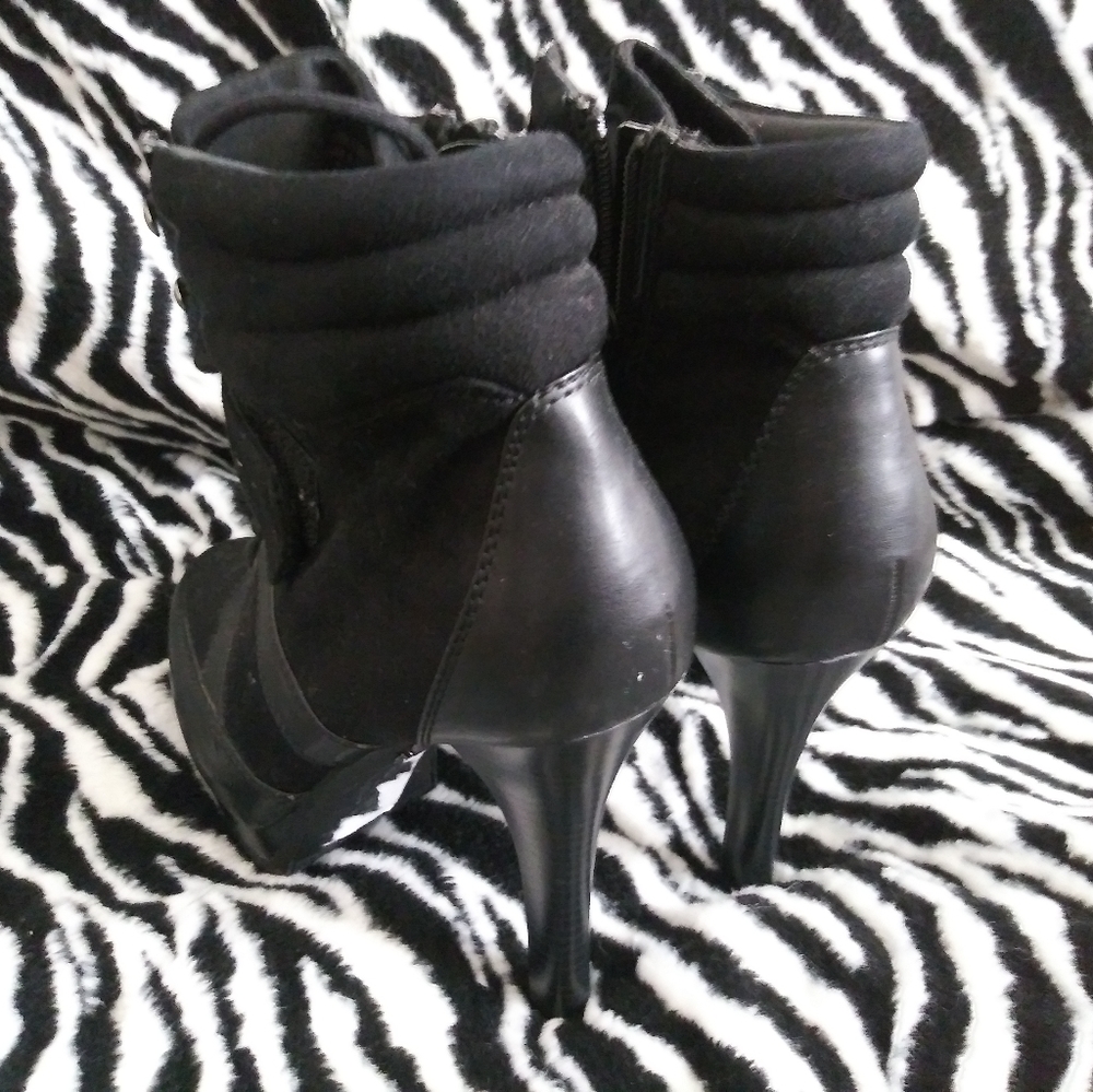 Jennifer Lopez Black Boots - Picture 3 of 4